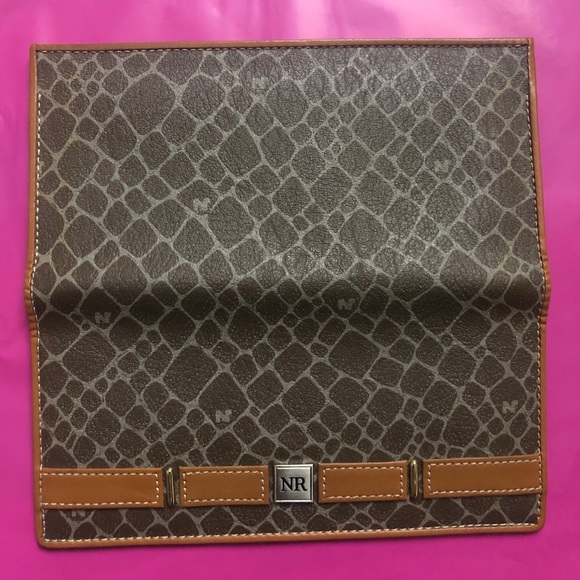 ❌SOLD OUT❌Authentic Nina Ricci wallet - Picture 5 of 9